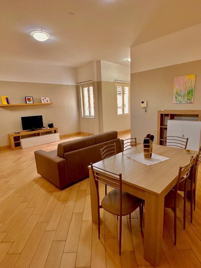 Nobile Dimora Apartment เนเปิลส์ ภายนอก รูปภาพ